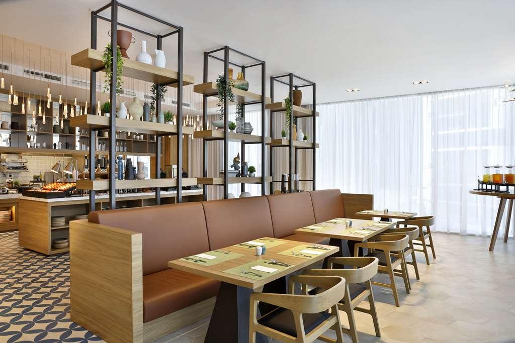 Hilton Garden Inn Dubai Business Bay Restaurant photo